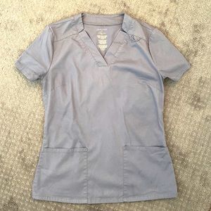Jaanuu 2-pocket scrub top.